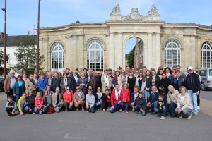 Gruppenbild in Corbie vor der Porte d'Honneur